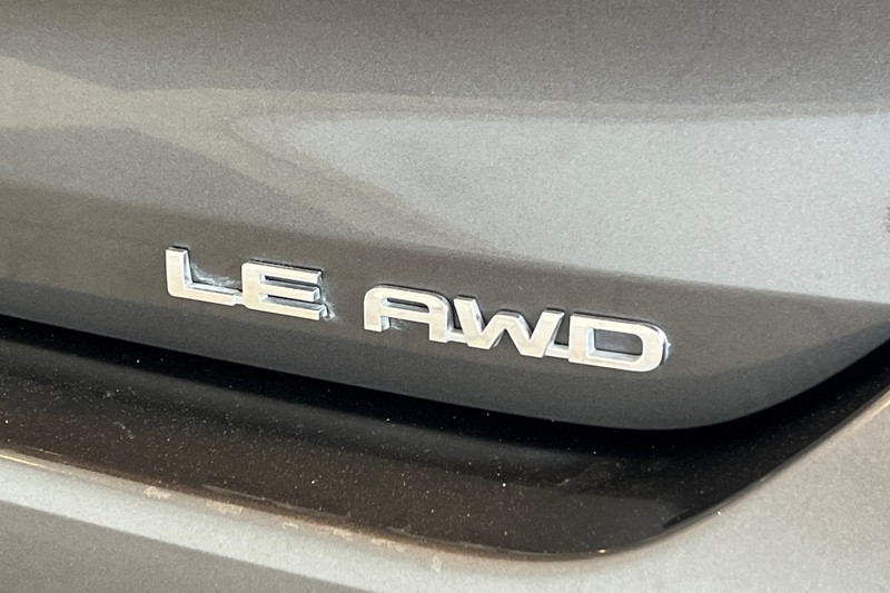 Toyota Highlander Vehicle Full-screen Gallery Image 28