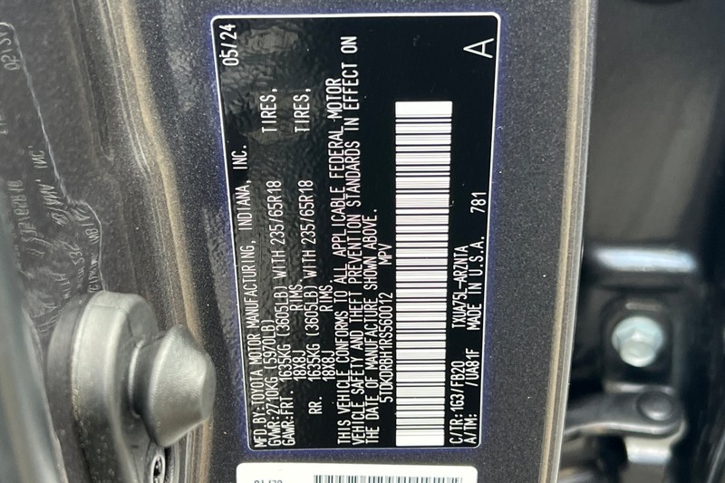 Toyota Highlander Vehicle Full-screen Gallery Image 30