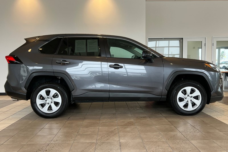 Toyota RAV4 Vehicle Full-screen Gallery Image 03