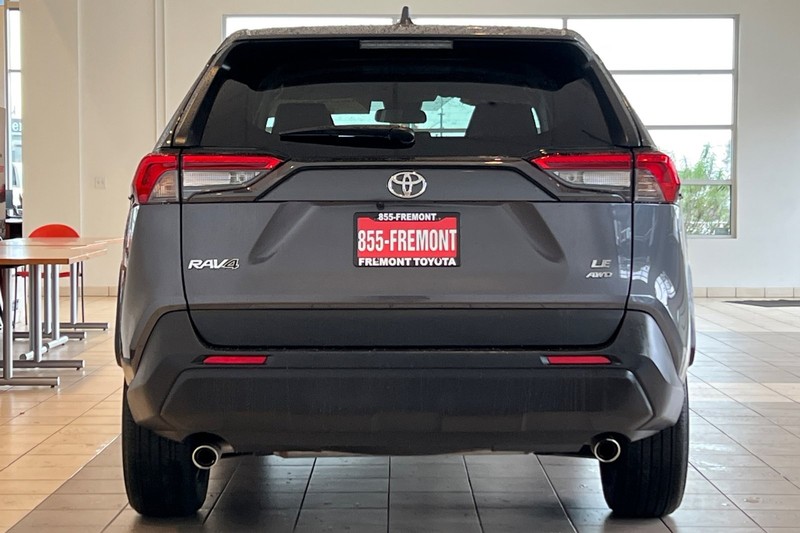 Toyota RAV4 Vehicle Full-screen Gallery Image 05