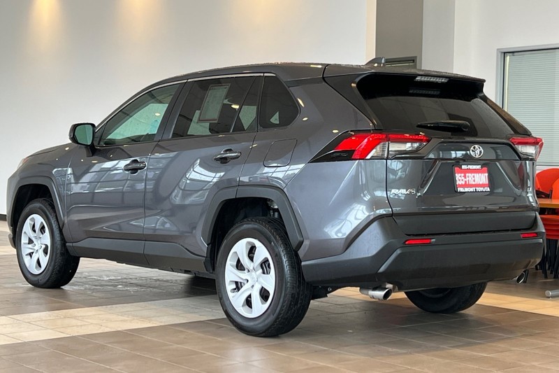 Toyota RAV4 Vehicle Full-screen Gallery Image 06