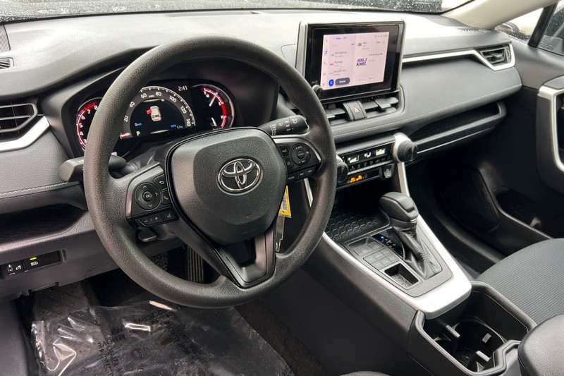 Toyota RAV4 Vehicle Full-screen Gallery Image 10