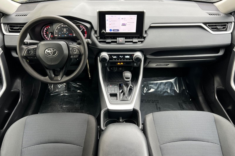 Toyota RAV4 Vehicle Full-screen Gallery Image 13