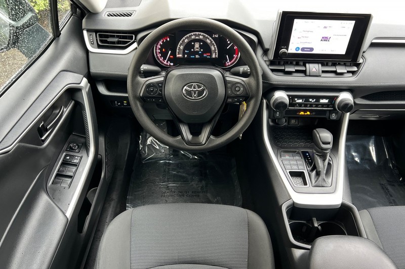 Toyota RAV4 Vehicle Full-screen Gallery Image 14