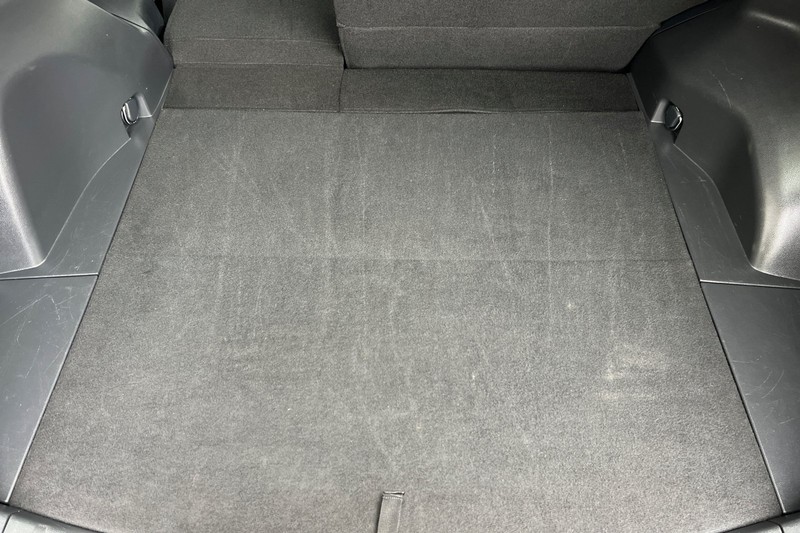 Toyota RAV4 Vehicle Full-screen Gallery Image 15