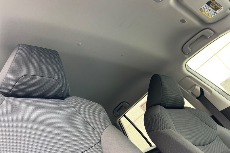 Toyota RAV4 Vehicle Full-screen Gallery Image 17