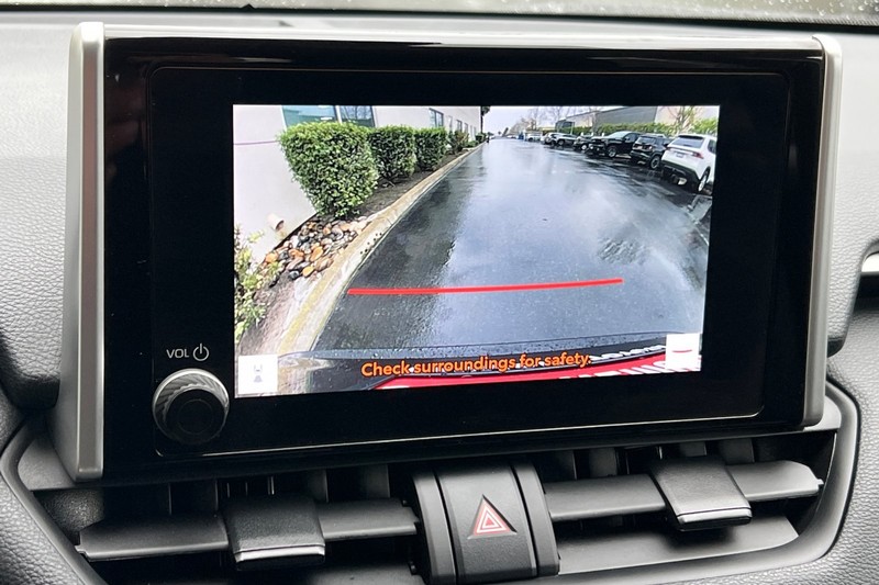 Toyota RAV4 Vehicle Full-screen Gallery Image 19