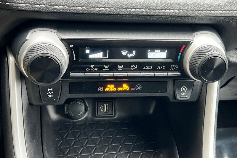 Toyota RAV4 Vehicle Full-screen Gallery Image 20