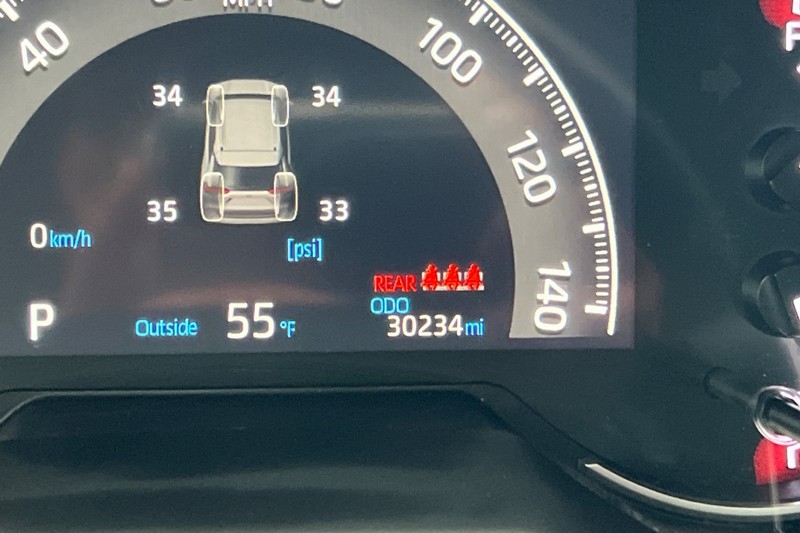 Toyota RAV4 Vehicle Full-screen Gallery Image 24