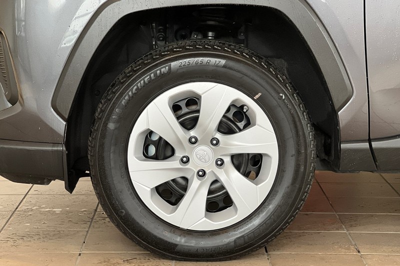 Toyota RAV4 Vehicle Full-screen Gallery Image 25