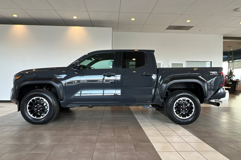 Toyota Tacoma 4WD Vehicle Full-screen Gallery Image 07