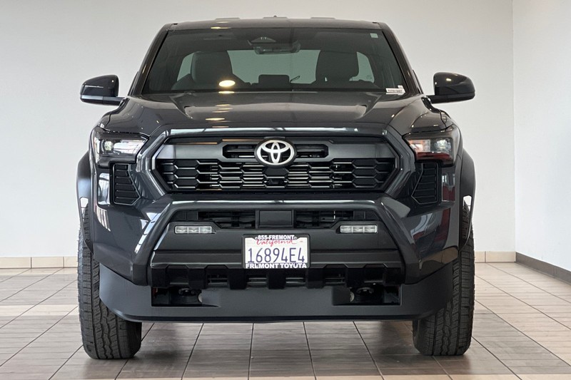 Toyota Tacoma 4WD Vehicle Full-screen Gallery Image 09