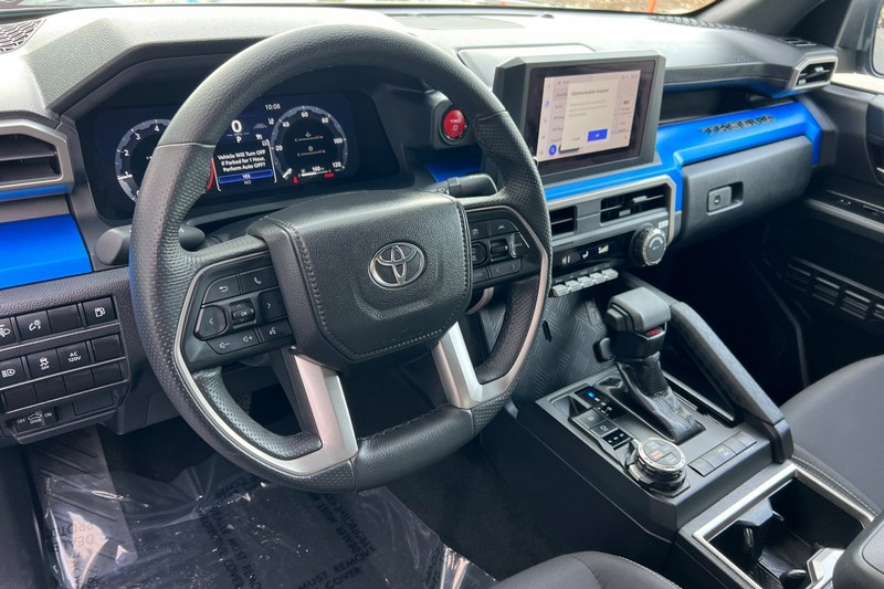 Toyota Tacoma 4WD Vehicle Full-screen Gallery Image 10