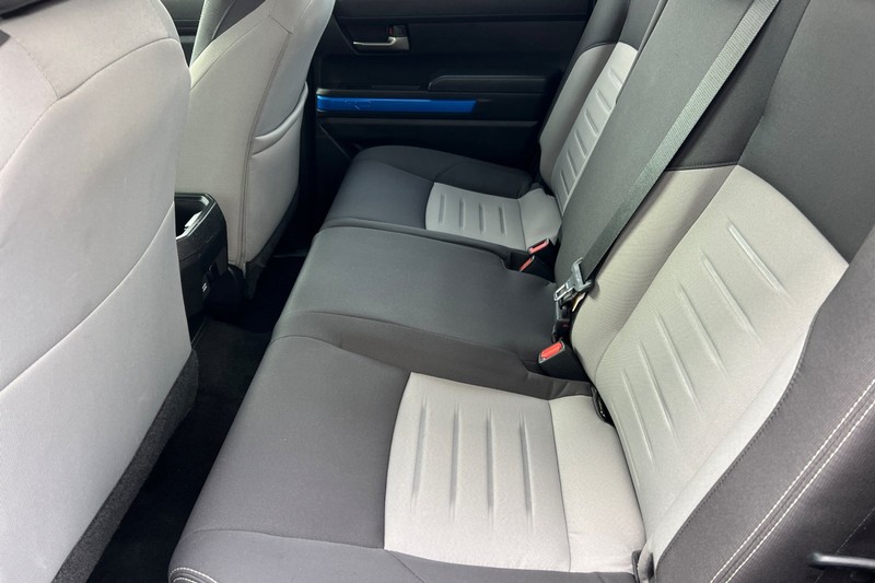 Toyota Tacoma 4WD Vehicle Full-screen Gallery Image 12