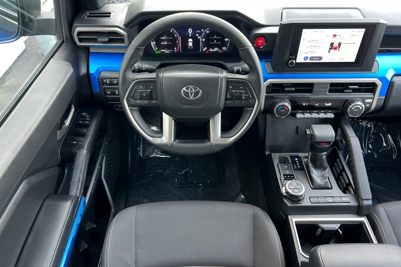 Toyota Tacoma 4WD Vehicle Full-screen Gallery Image 14