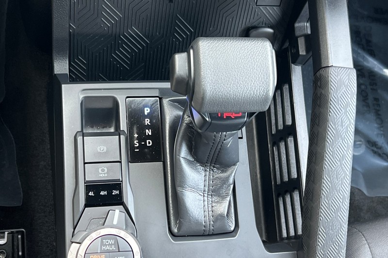 Toyota Tacoma 4WD Vehicle Full-screen Gallery Image 20