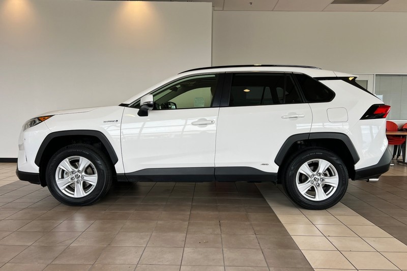 Toyota RAV4 Hybrid Vehicle Full-screen Gallery Image 07