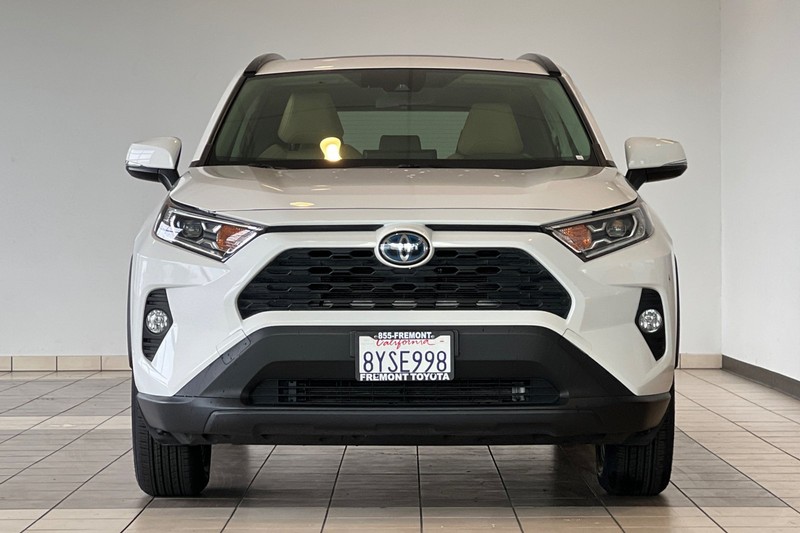 Toyota RAV4 Hybrid Vehicle Full-screen Gallery Image 09