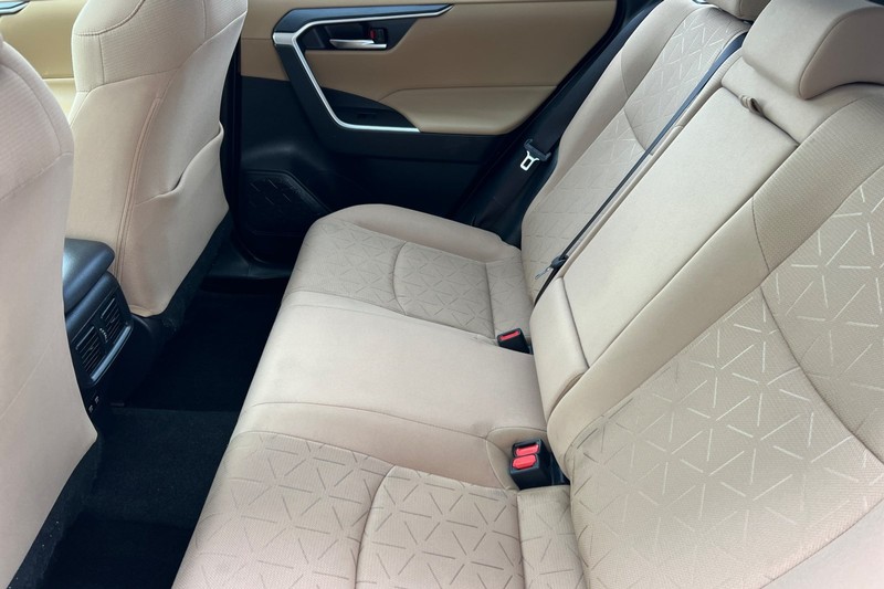 Toyota RAV4 Hybrid Vehicle Full-screen Gallery Image 12