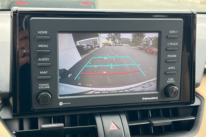 Toyota RAV4 Hybrid Vehicle Full-screen Gallery Image 19