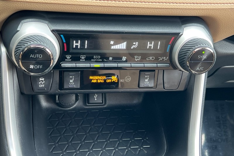 Toyota RAV4 Hybrid Vehicle Full-screen Gallery Image 20