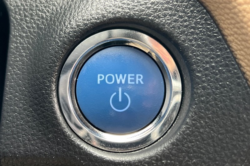 Toyota RAV4 Hybrid Vehicle Full-screen Gallery Image 22