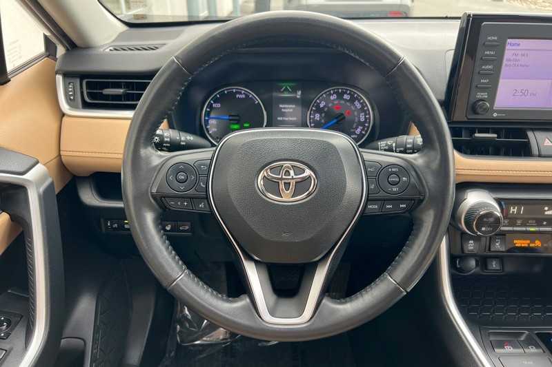 Toyota RAV4 Hybrid Vehicle Full-screen Gallery Image 23