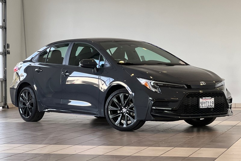 Toyota Corolla Vehicle Full-screen Gallery Image 02