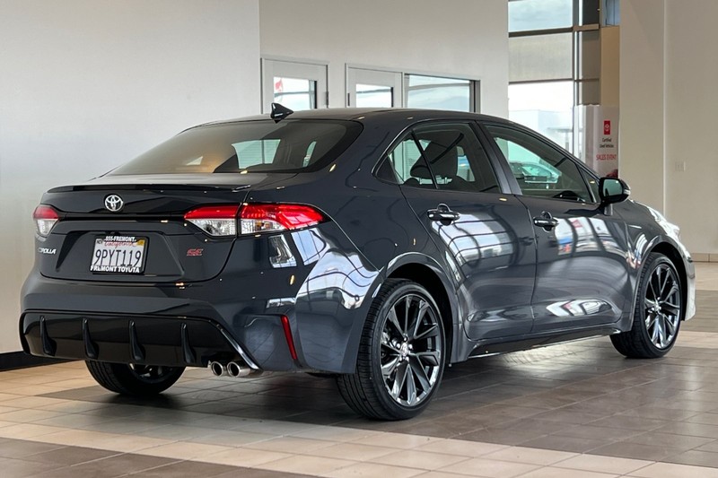 Toyota Corolla Vehicle Full-screen Gallery Image 04