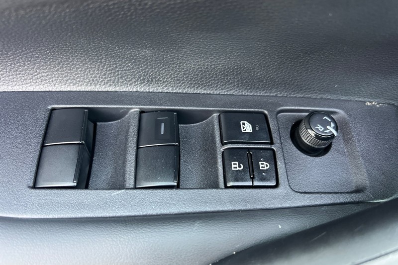 Toyota Corolla Vehicle Full-screen Gallery Image 11