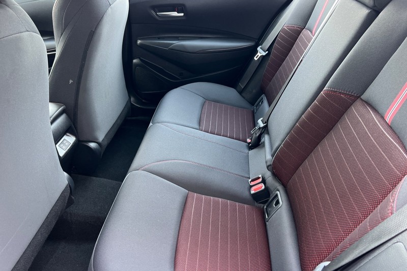 Toyota Corolla Vehicle Full-screen Gallery Image 12