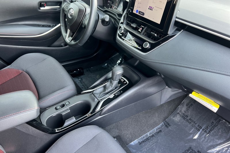 Toyota Corolla Vehicle Full-screen Gallery Image 15