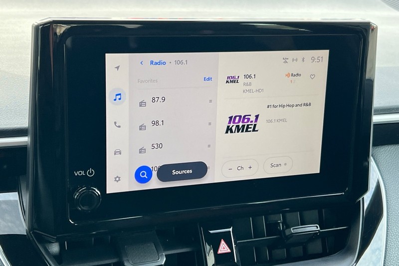 Toyota Corolla Vehicle Full-screen Gallery Image 17