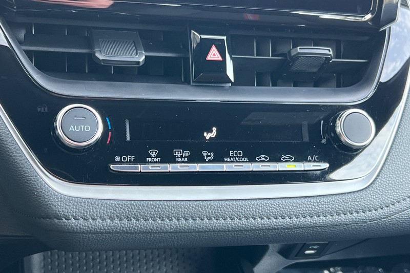 Toyota Corolla Vehicle Full-screen Gallery Image 19