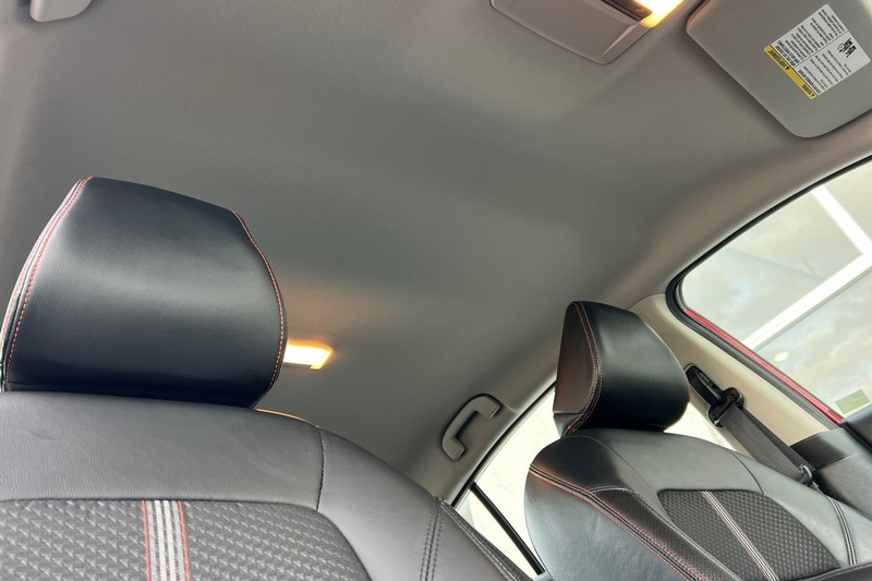 Nissan Altima Vehicle Full-screen Gallery Image 16