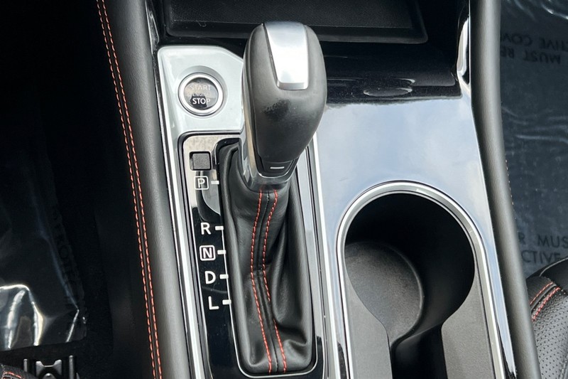 Nissan Altima Vehicle Full-screen Gallery Image 20