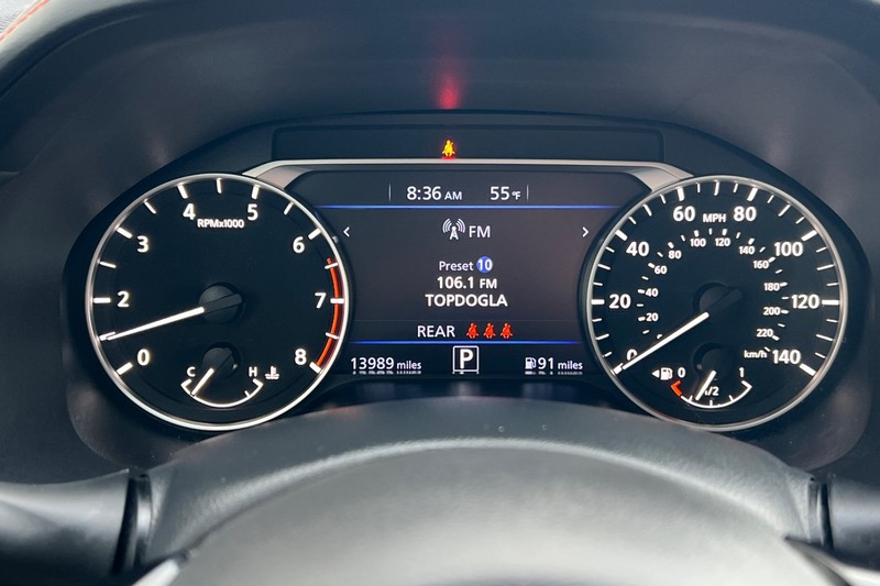 Nissan Altima Vehicle Full-screen Gallery Image 23