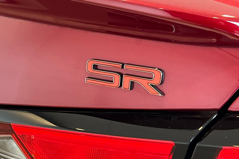 Nissan Altima Vehicle Full-screen Gallery Image 26