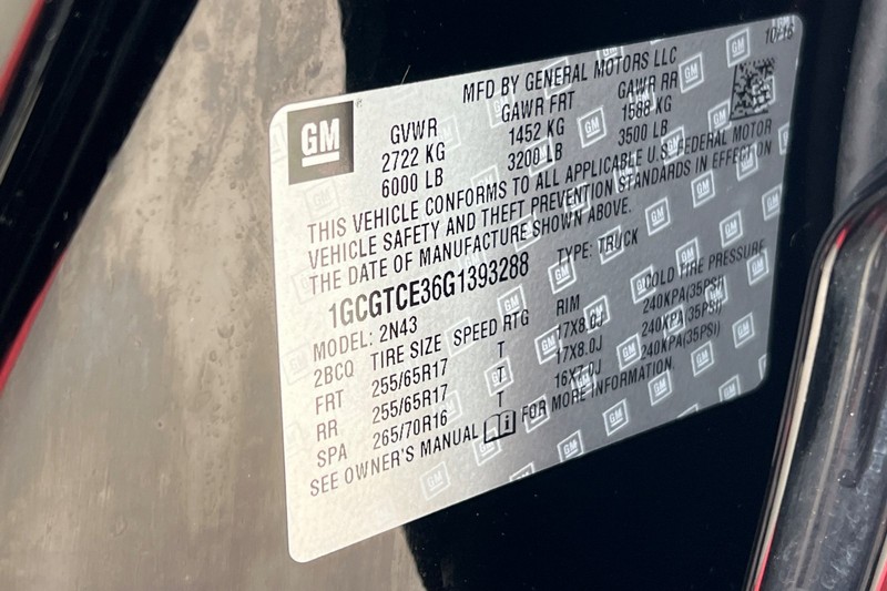 Chevrolet Colorado Vehicle Full-screen Gallery Image 27