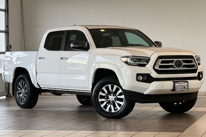 Toyota Tacoma 4WD Vehicle Full-screen Gallery Image 02