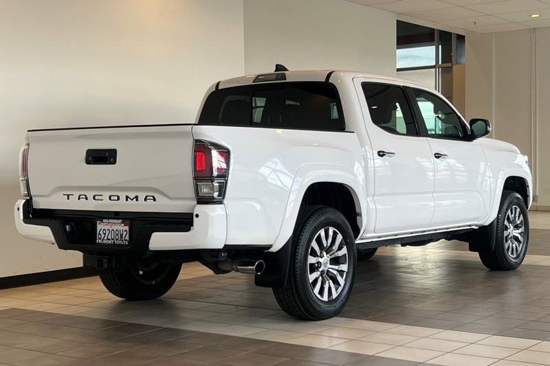 Toyota Tacoma 4WD Vehicle Full-screen Gallery Image 04