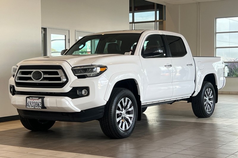 Toyota Tacoma 4WD Vehicle Full-screen Gallery Image 08