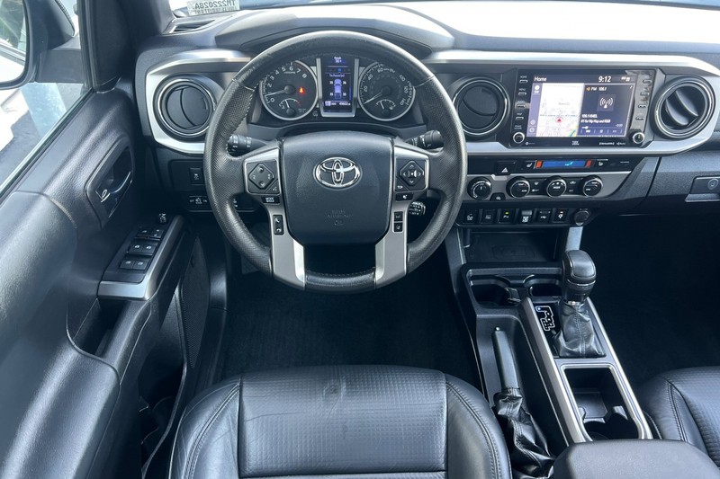 Toyota Tacoma 4WD Vehicle Full-screen Gallery Image 14