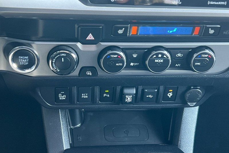 Toyota Tacoma 4WD Vehicle Full-screen Gallery Image 20