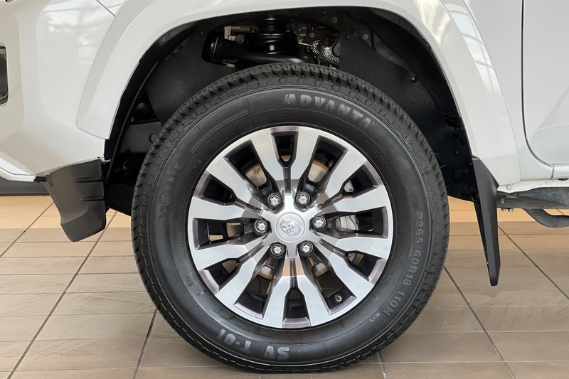 Toyota Tacoma 4WD Vehicle Full-screen Gallery Image 26