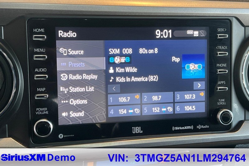 Toyota Tacoma 4WD Vehicle Full-screen Gallery Image 28