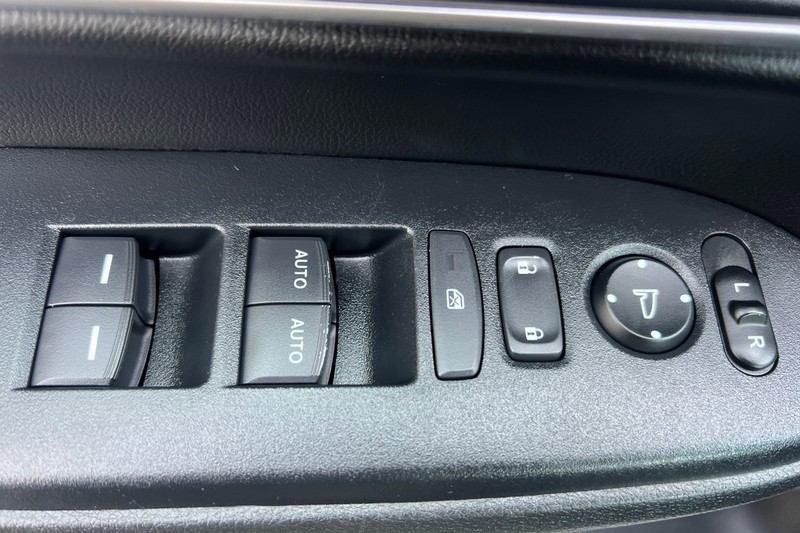 Honda CR-V Vehicle Full-screen Gallery Image 11