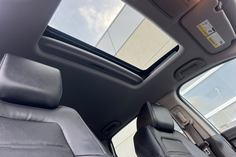 Honda CR-V Vehicle Full-screen Gallery Image 17