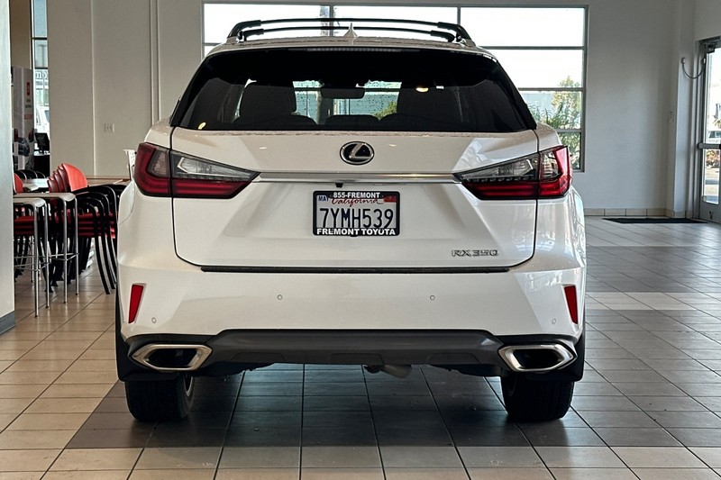 Lexus RX Vehicle Full-screen Gallery Image 05