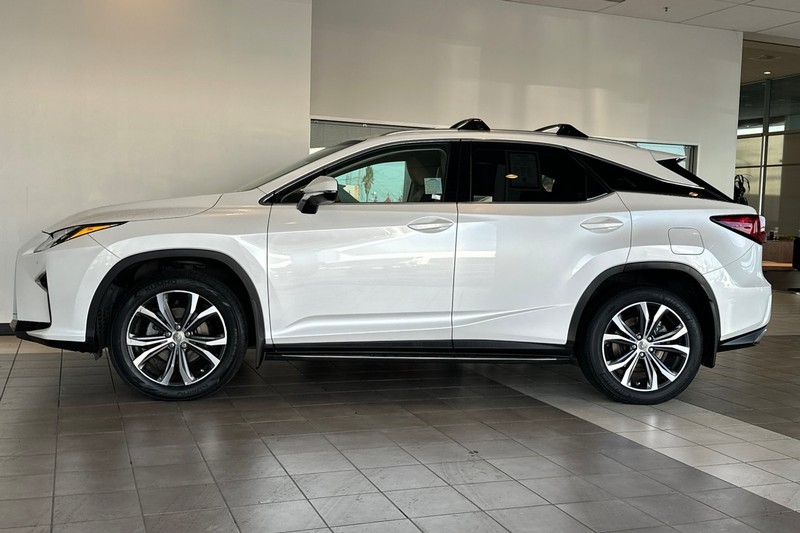 Lexus RX Vehicle Full-screen Gallery Image 07